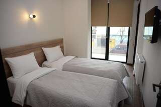 Отель Sunrise Батуми Просторный двухместный номер с 2 отдельными кроватями-7